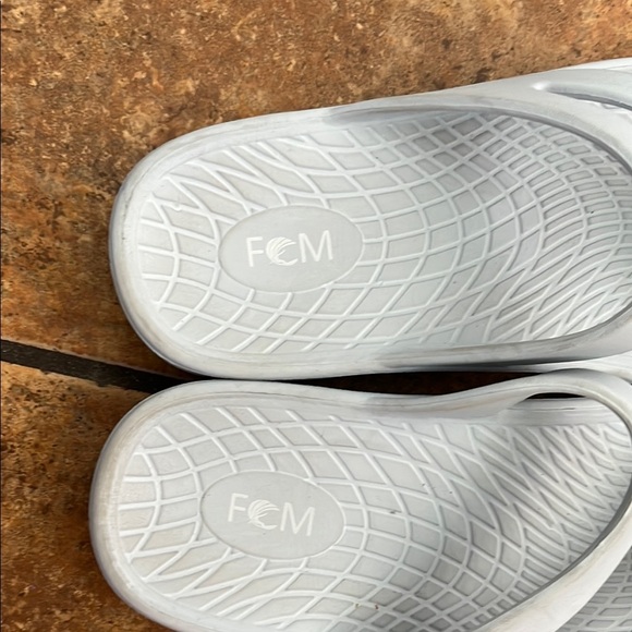 Island Surf FCM Shoes Sandals Flip Flops Size 9 - Picture 2 of 4
